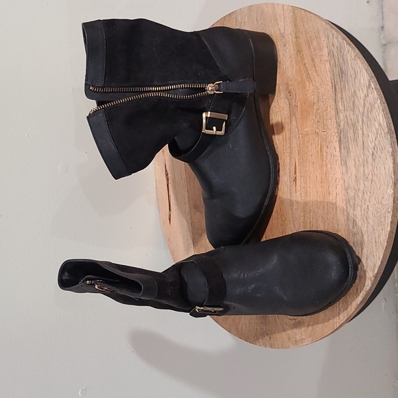 Charles by Charles David Boots Size 9 - Picture 2 of 4